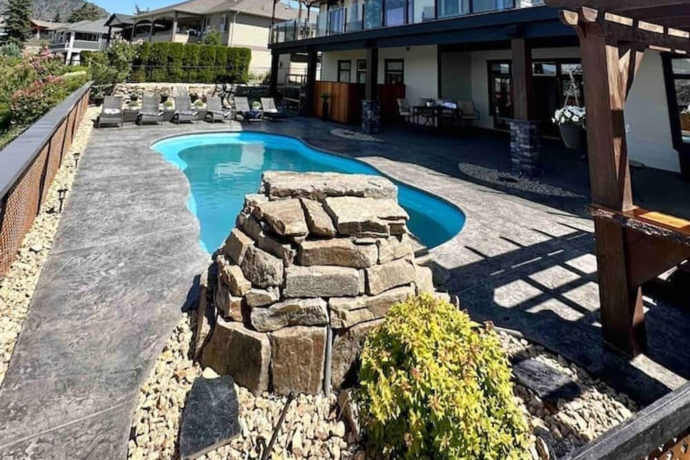 Photo of Outdoor in Black Mountain