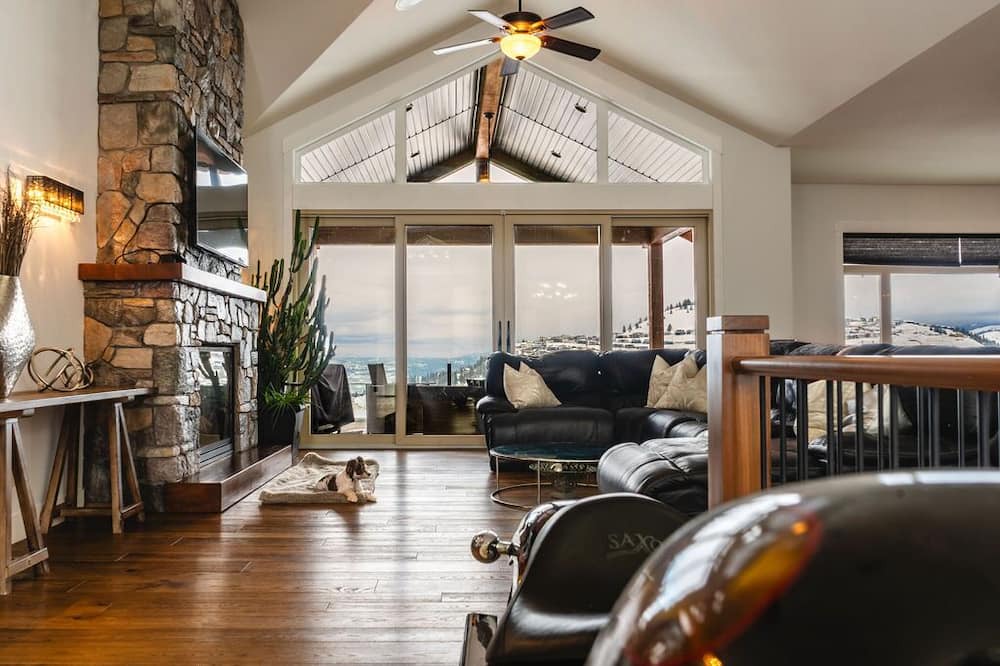Photo of Livingroom in Black Mountain