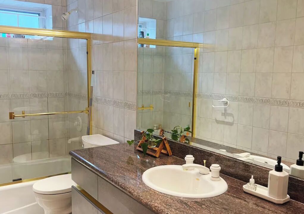 Photo of Bathroom in Arbutus Ridge