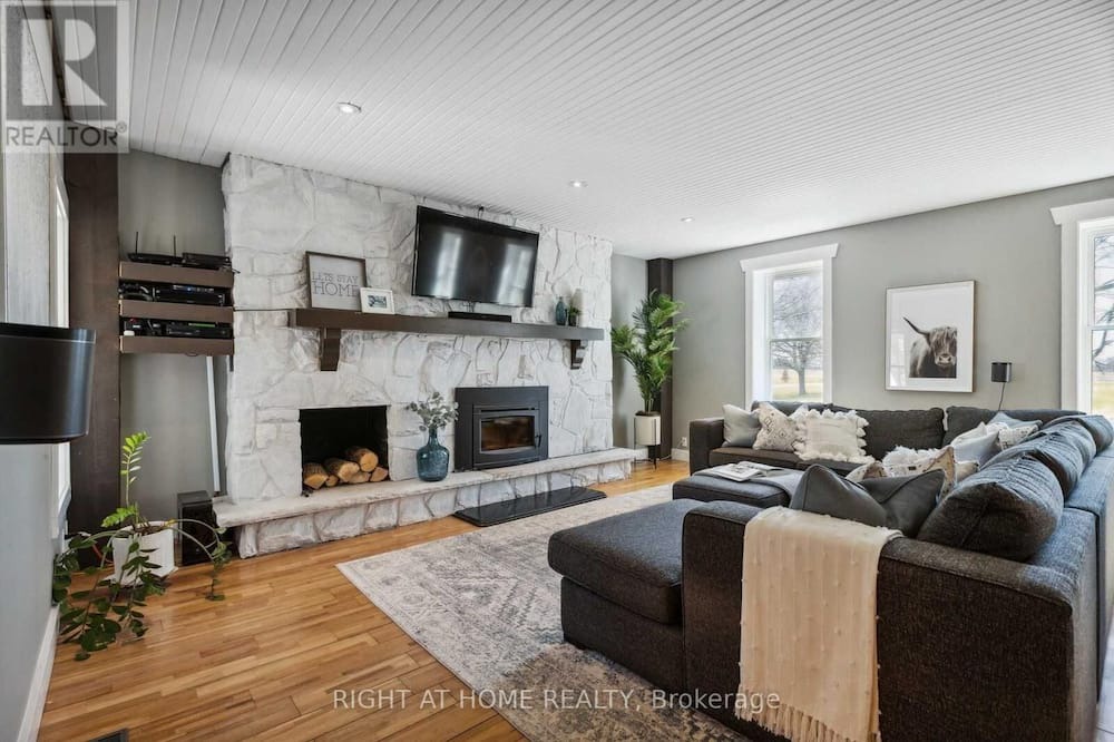 Photo of Livingroom in Kincardine