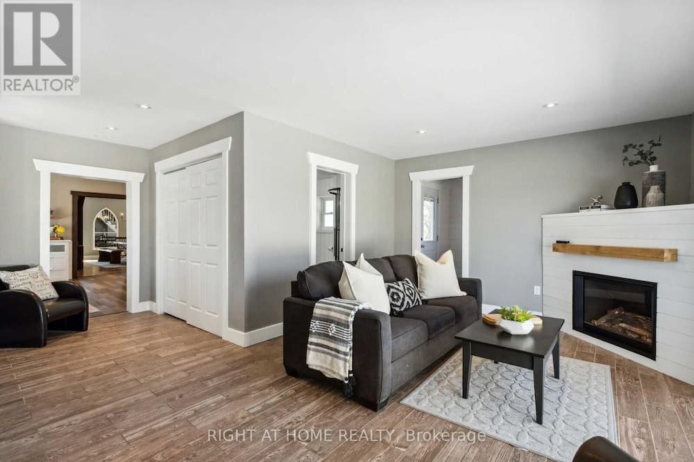 Photo of Livingroom in Kincardine
