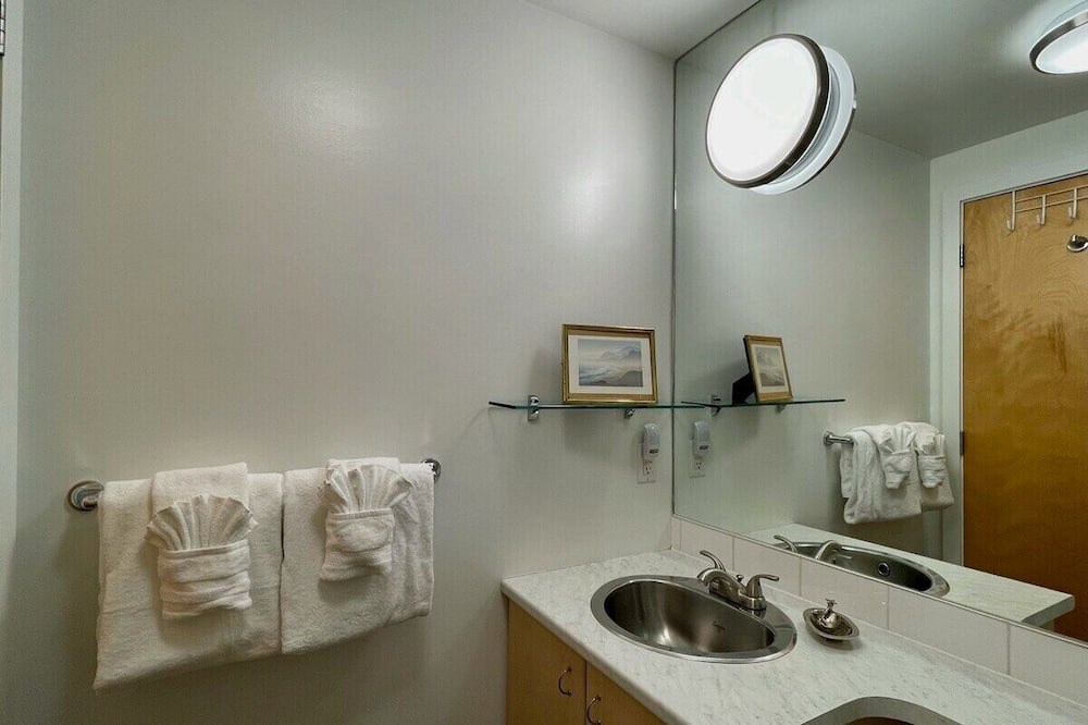 Photo of Bathroom in Inner Harbour