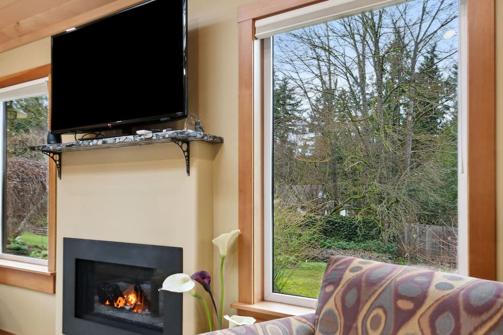 Photo of Livingroom in Shawnigan Lake