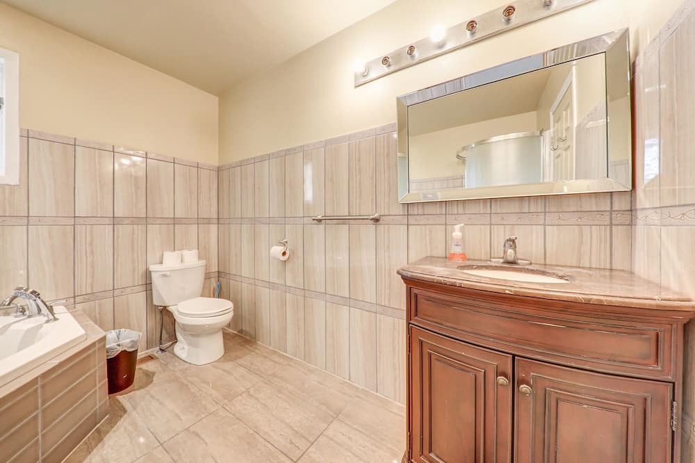 Photo of Bathroom in Scugog