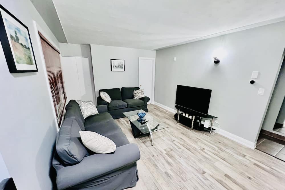 Photo of Livingroom in Township of Woolwich