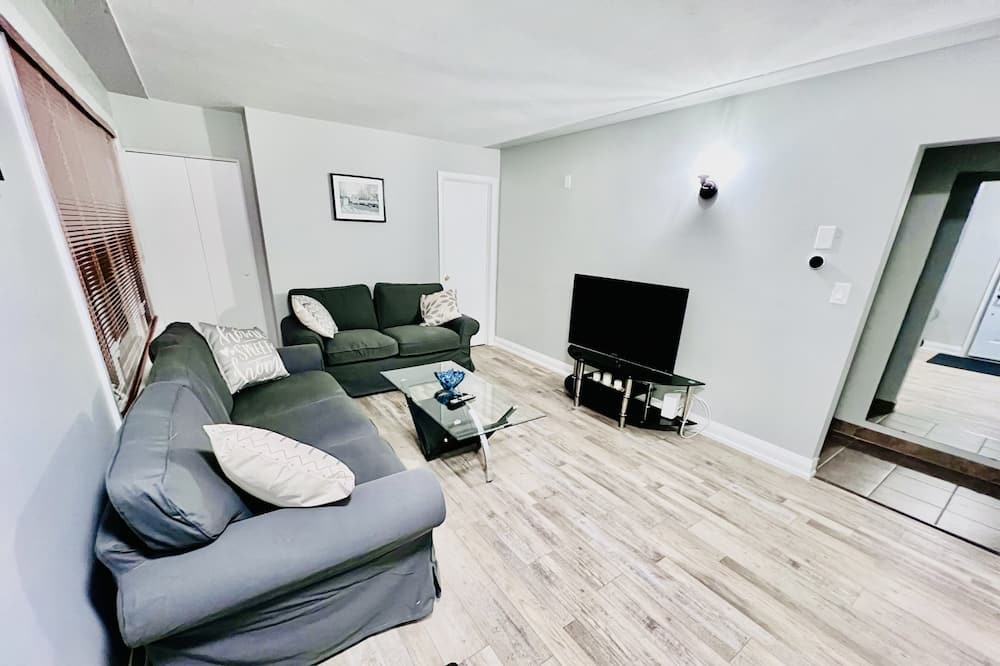 Photo of Livingroom in Township of Woolwich