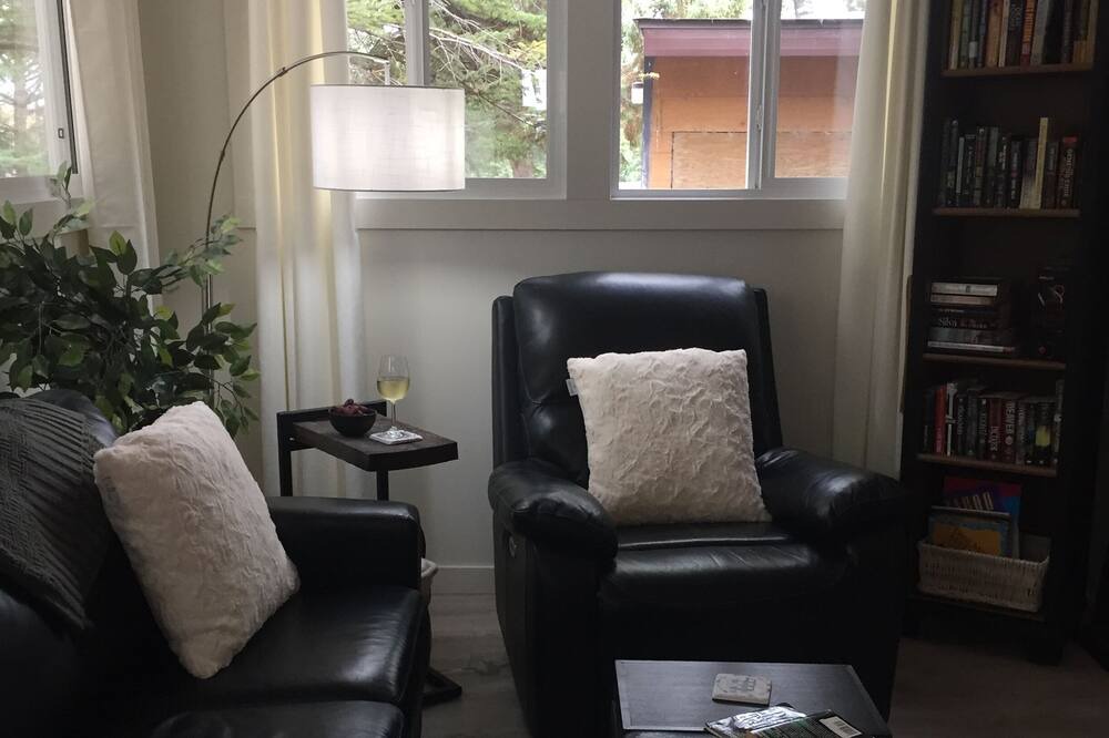 Photo of Livingroom in Onanole