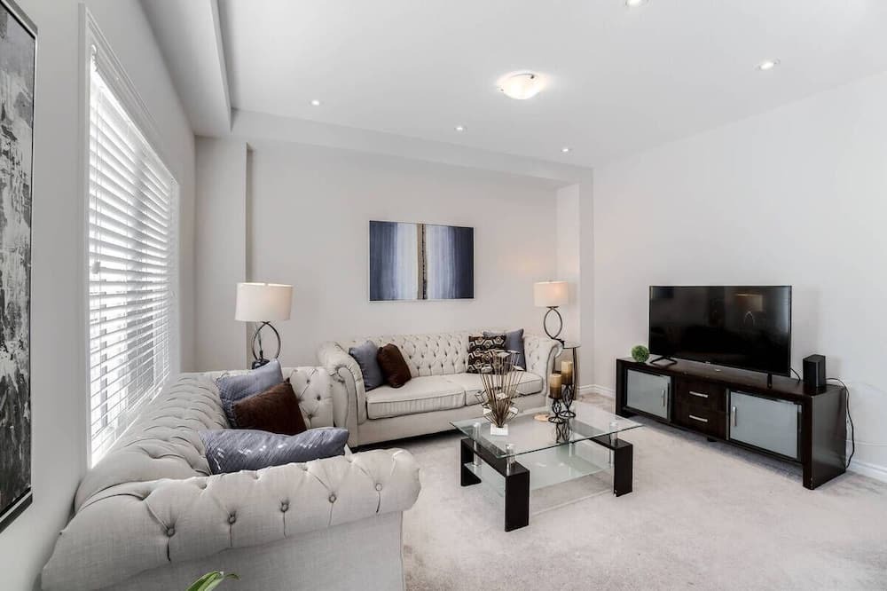 Photo of Livingroom in Brantford