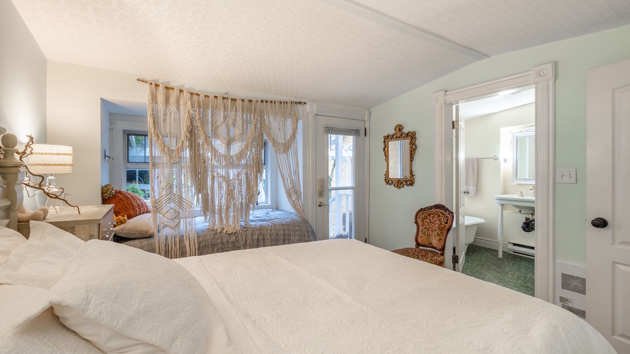 Photo of Bedroom in Chemainus