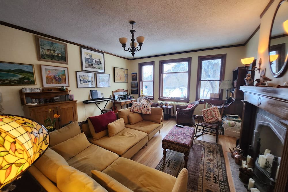 Photo of Livingroom in Sunnyside