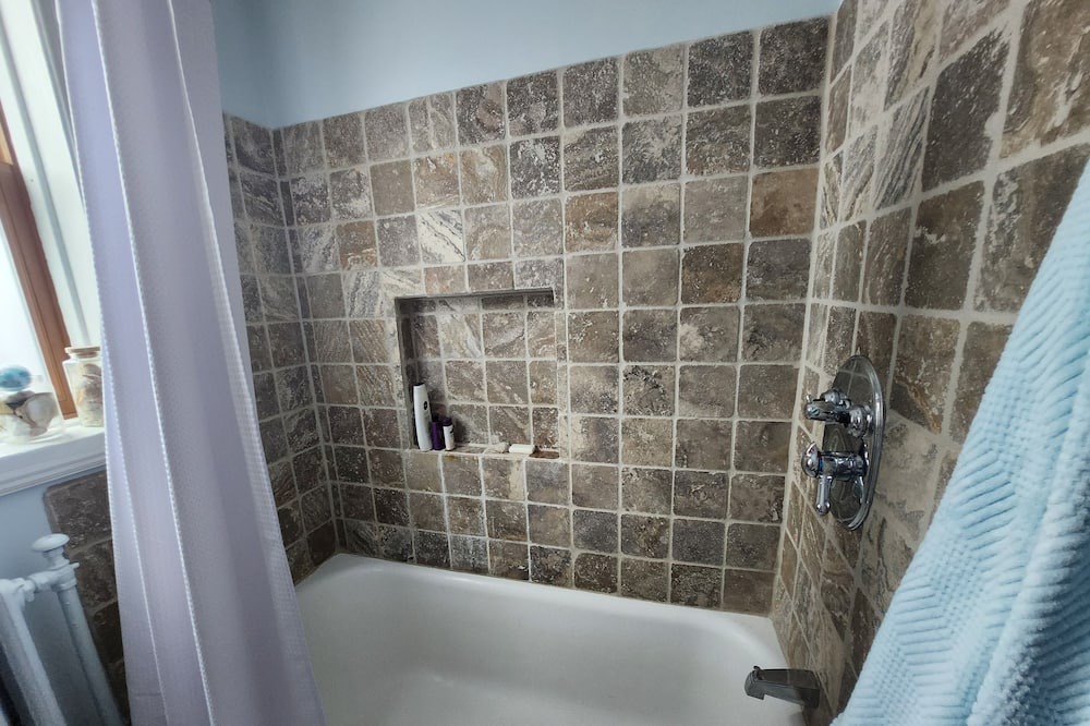 Photo of Bathroom in Sunnyside