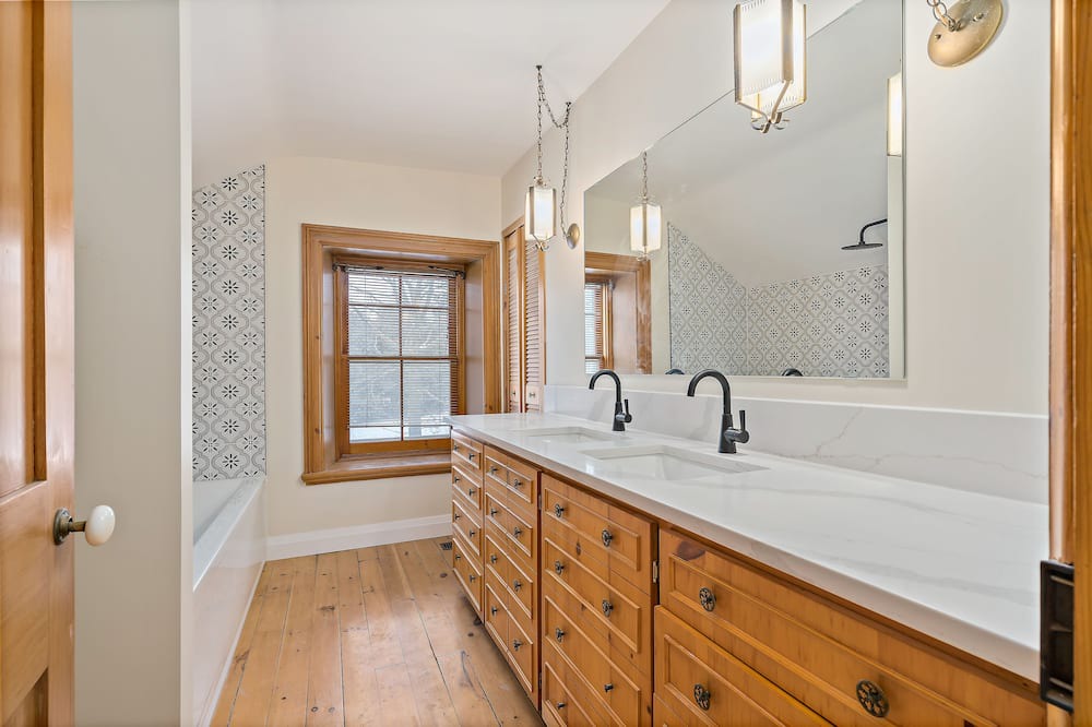 Photo of Bathroom in Guelph/Eramosa
