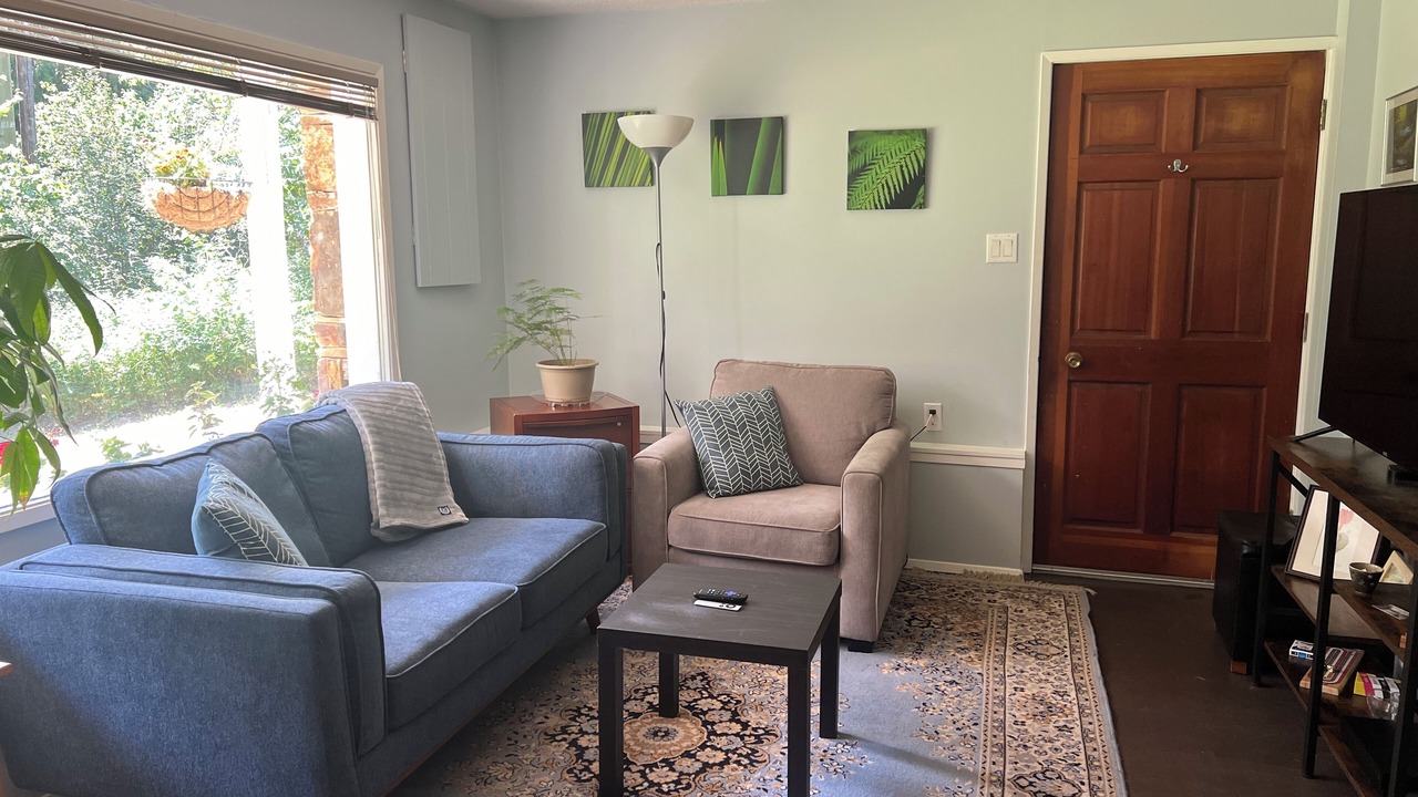 Photo of Livingroom in Central Kootenay