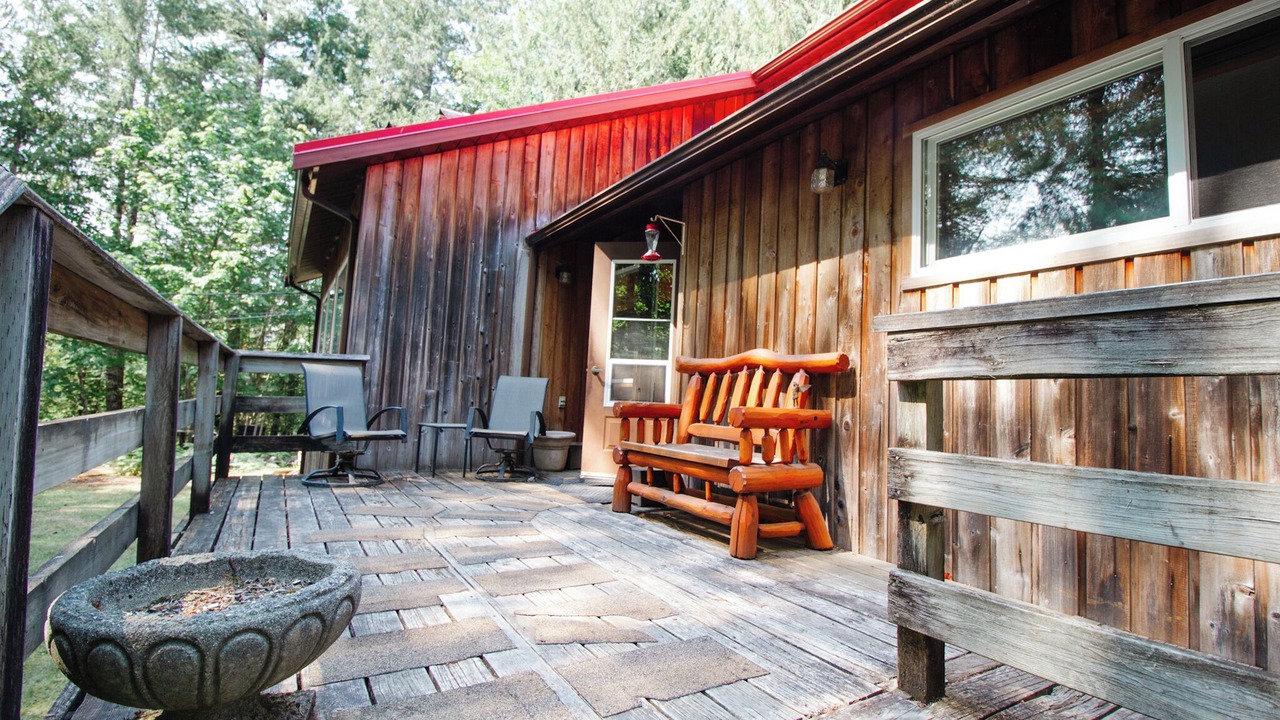 Photo of Patio Balcony in Sproat Lake