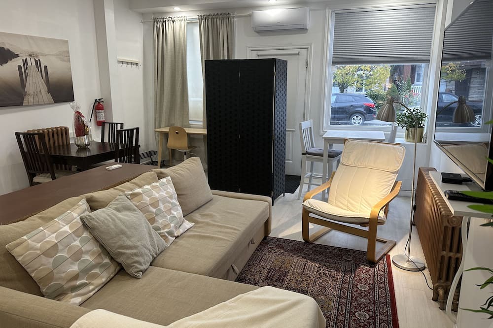Photo of Livingroom in New Toronto
