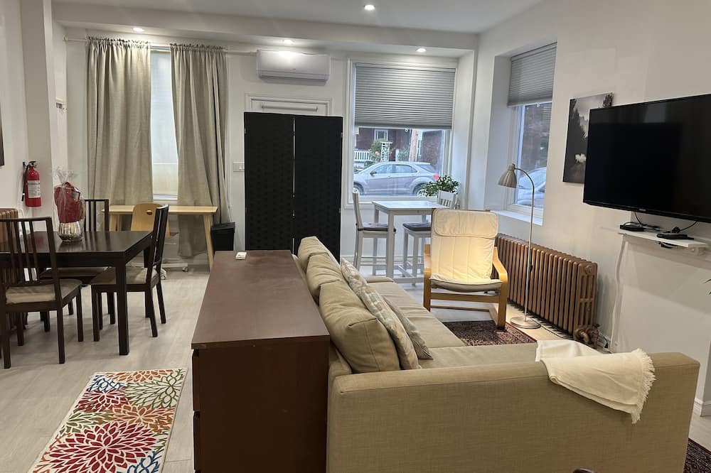 Photo of Livingroom in New Toronto