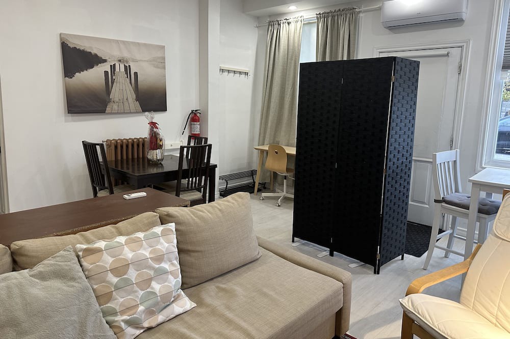 Photo of Livingroom in New Toronto