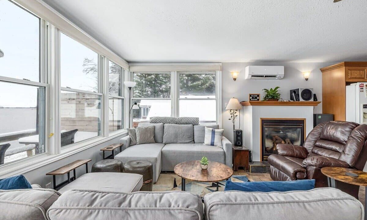 Photo of Livingroom in Rideau Lakes