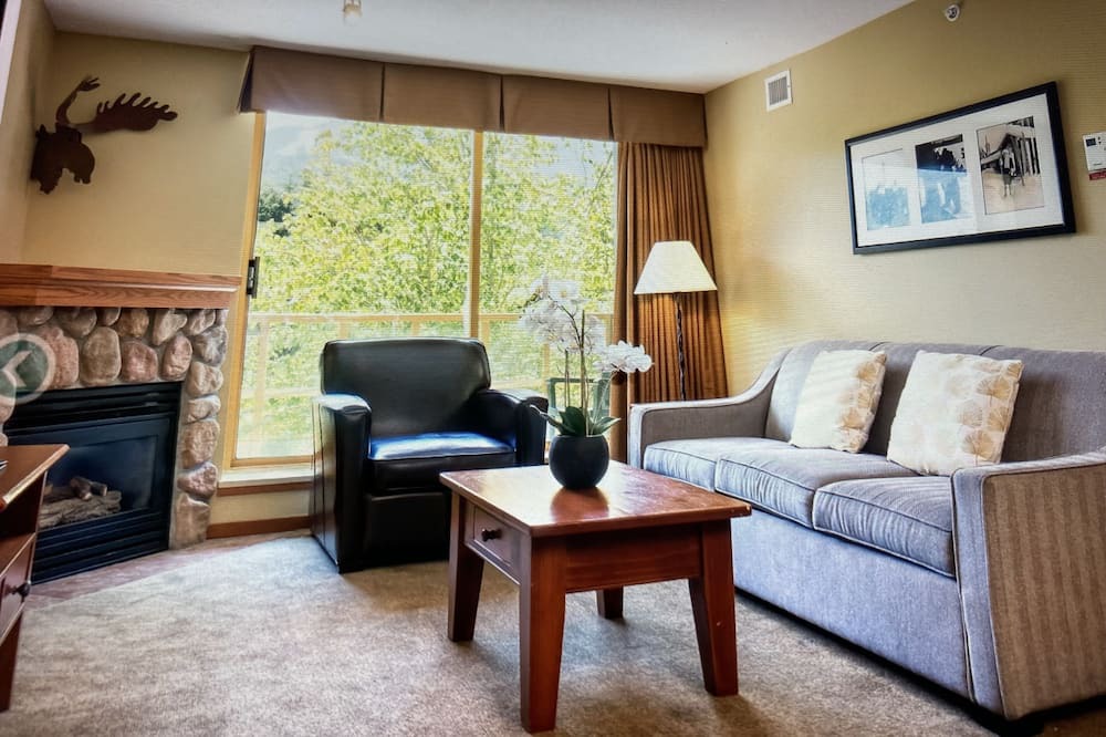 Photo of Livingroom in Whistler Cay Heights