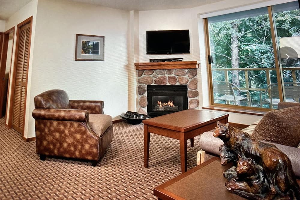 Photo of Livingroom in Whistler Cay Heights