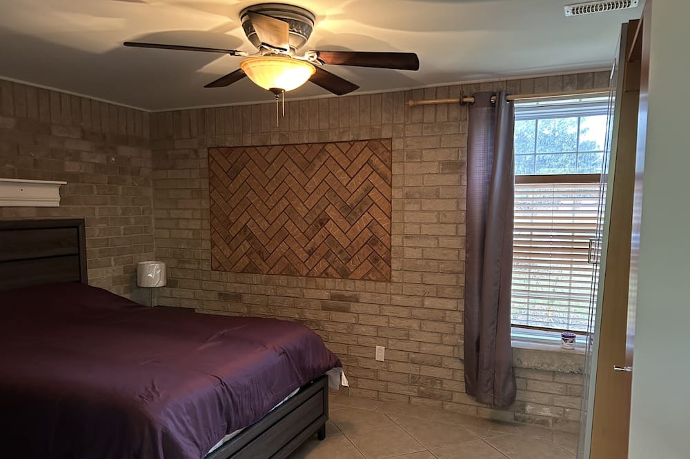 Photo of Bedroom in Colborne