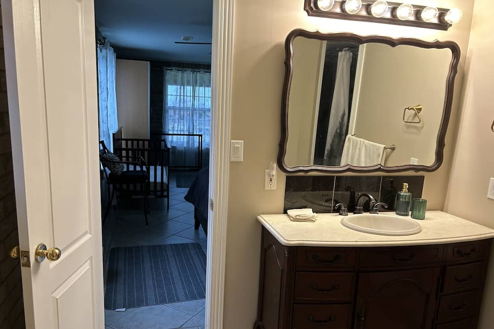 Photo of Bathroom in Colborne