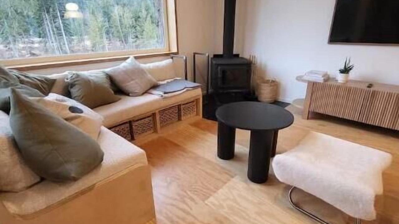 Photo of Livingroom in Sunshine Valley