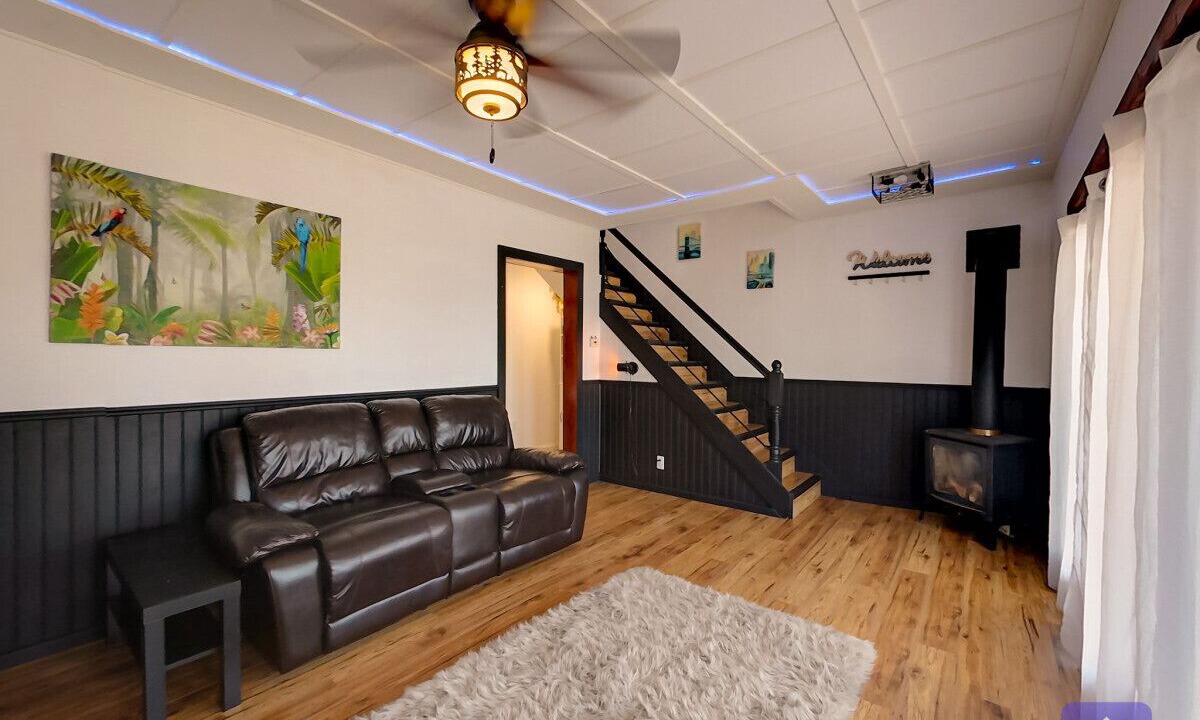 Photo of Livingroom in Deseronto