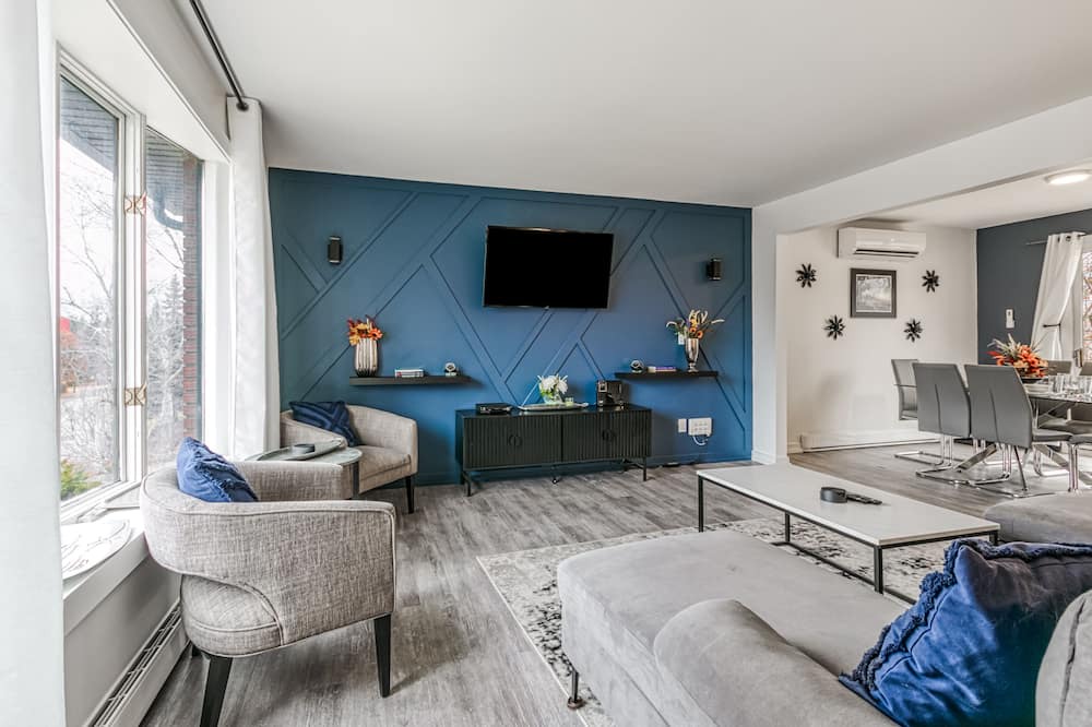 Photo of Livingroom in Sudbury