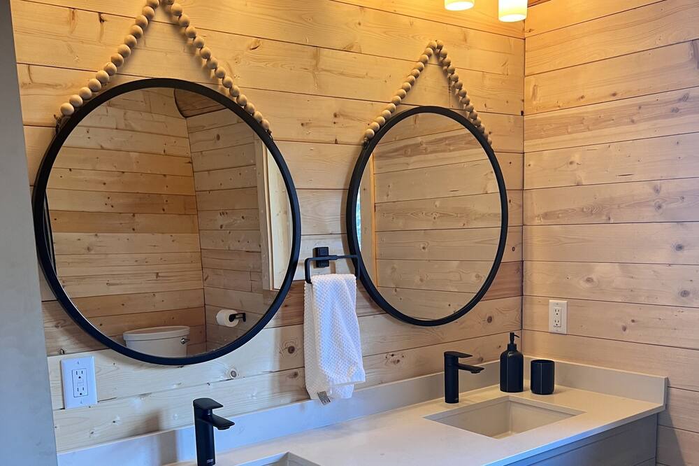 Photo of Bathroom in Sunshine Valley