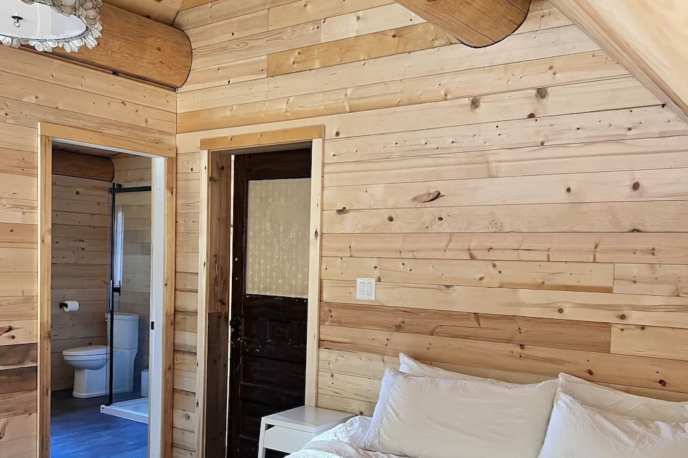 Photo of Bedroom in Sunshine Valley