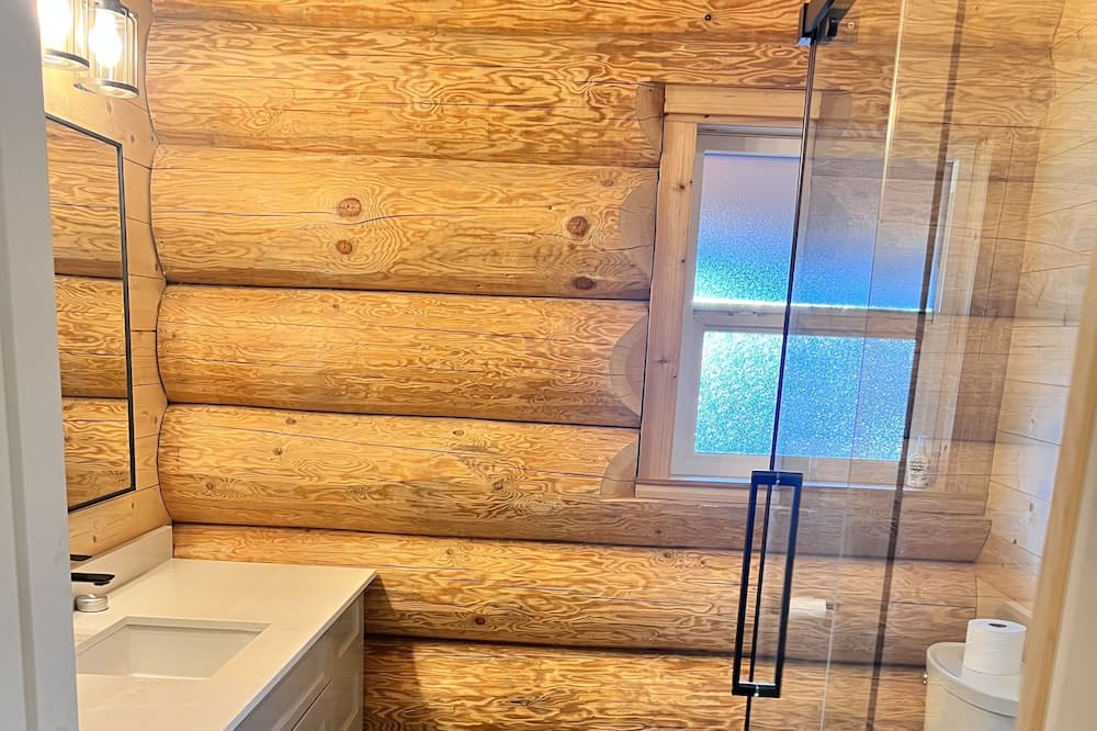 Photo of Bathroom in Sunshine Valley
