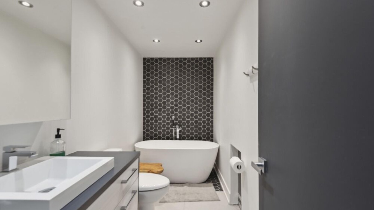 Photo of Bathroom in Candiac