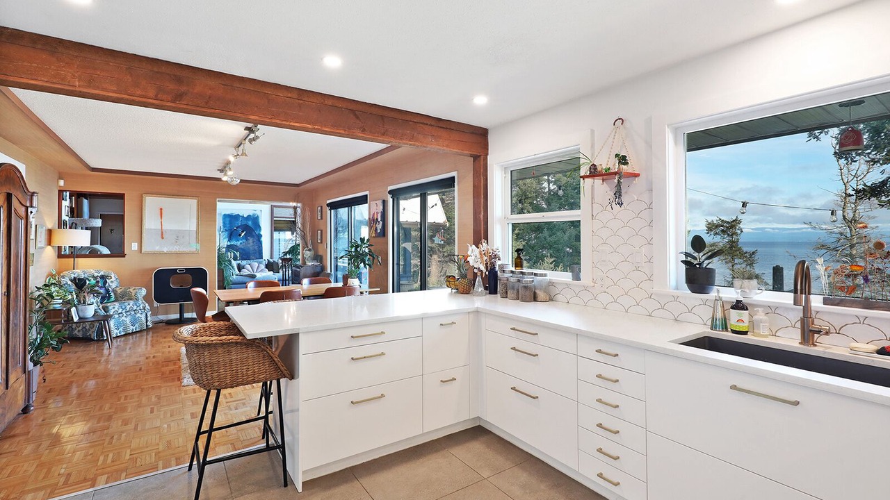 Photo of Kitchen in Courtenay