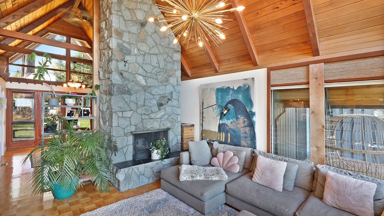 Photo of Livingroom in Courtenay