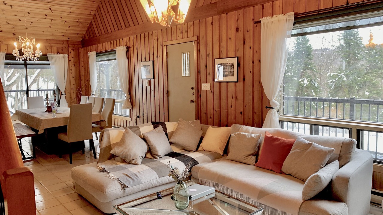 Photo of Livingroom in Les Pays-d'en-Haut Regional County Municipality