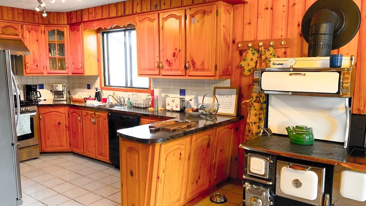 Photo of Kitchen in Les Pays-d'en-Haut Regional County Municipality