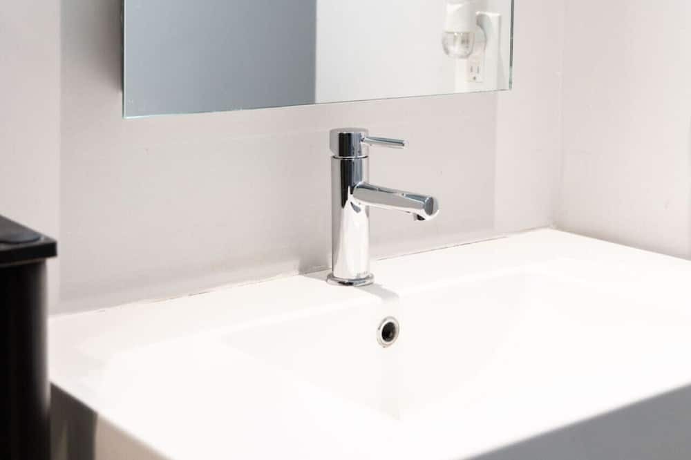 Photo of Bathroom in Wellington Place