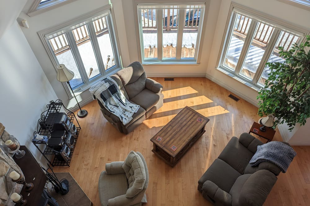 Photo of Livingroom in Notre-Dame-Auxiliatrice-de-Buckland