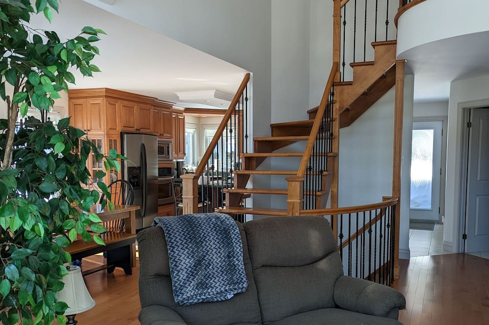 Photo of Livingroom in Notre-Dame-Auxiliatrice-de-Buckland