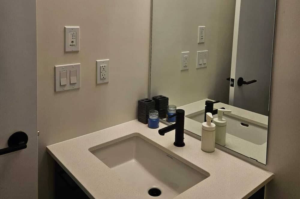 Photo of Bathroom in Harwood