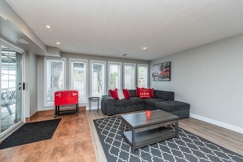Photo of Livingroom in Scugog