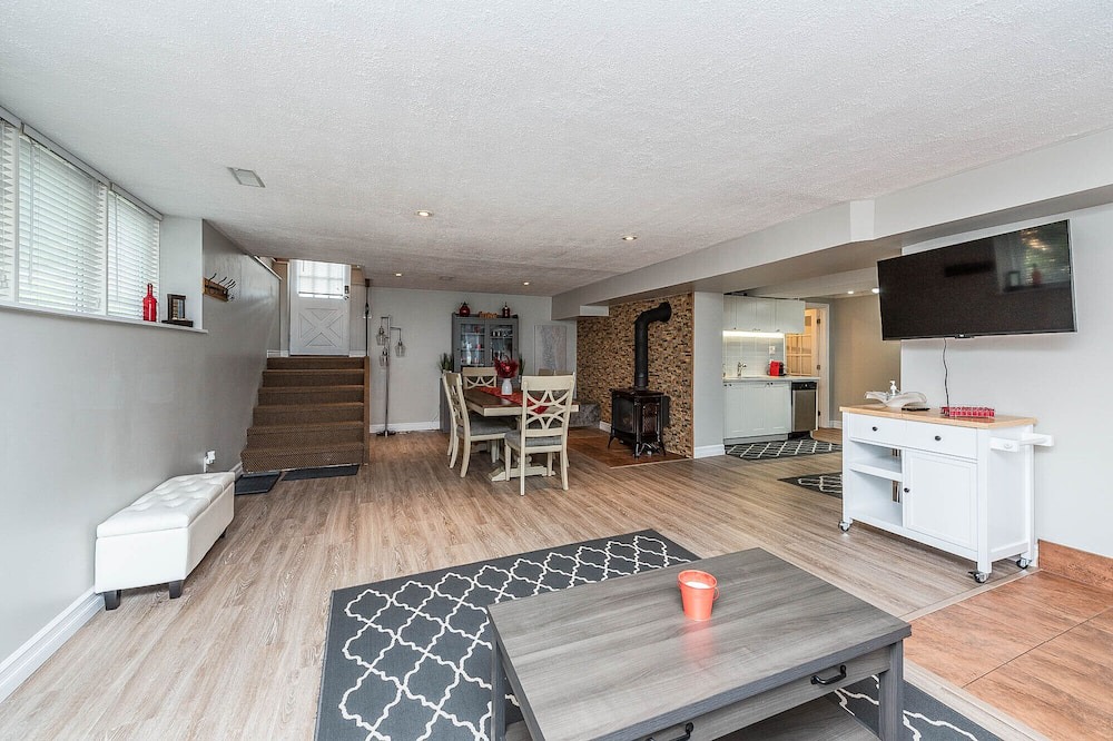 Photo of Livingroom in Scugog