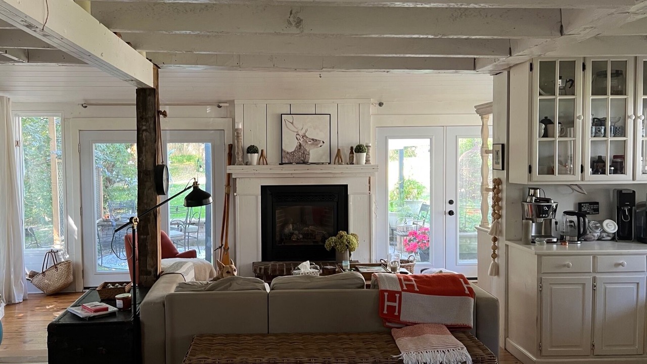 Photo of Livingroom in Colborne
