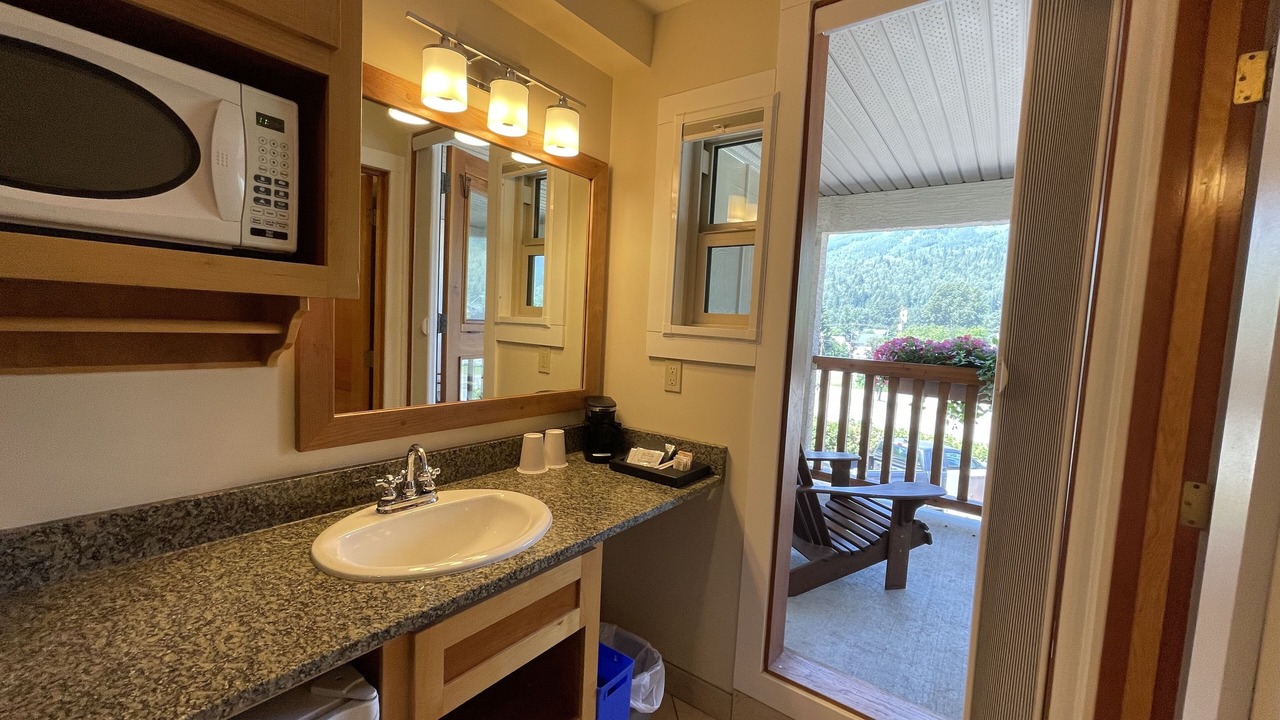 Photo of Patio Balcony in East Kootenay