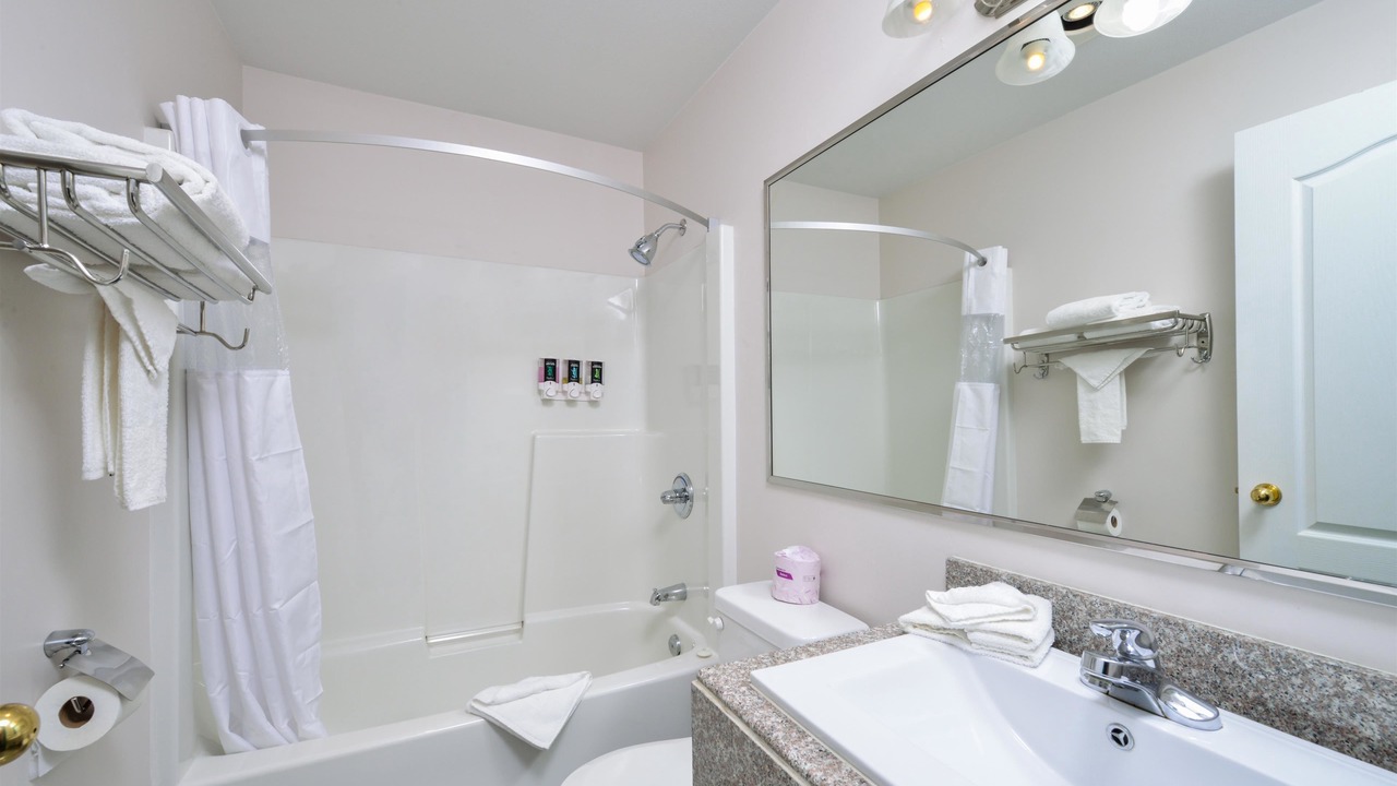 Photo of Bathroom in Valemount