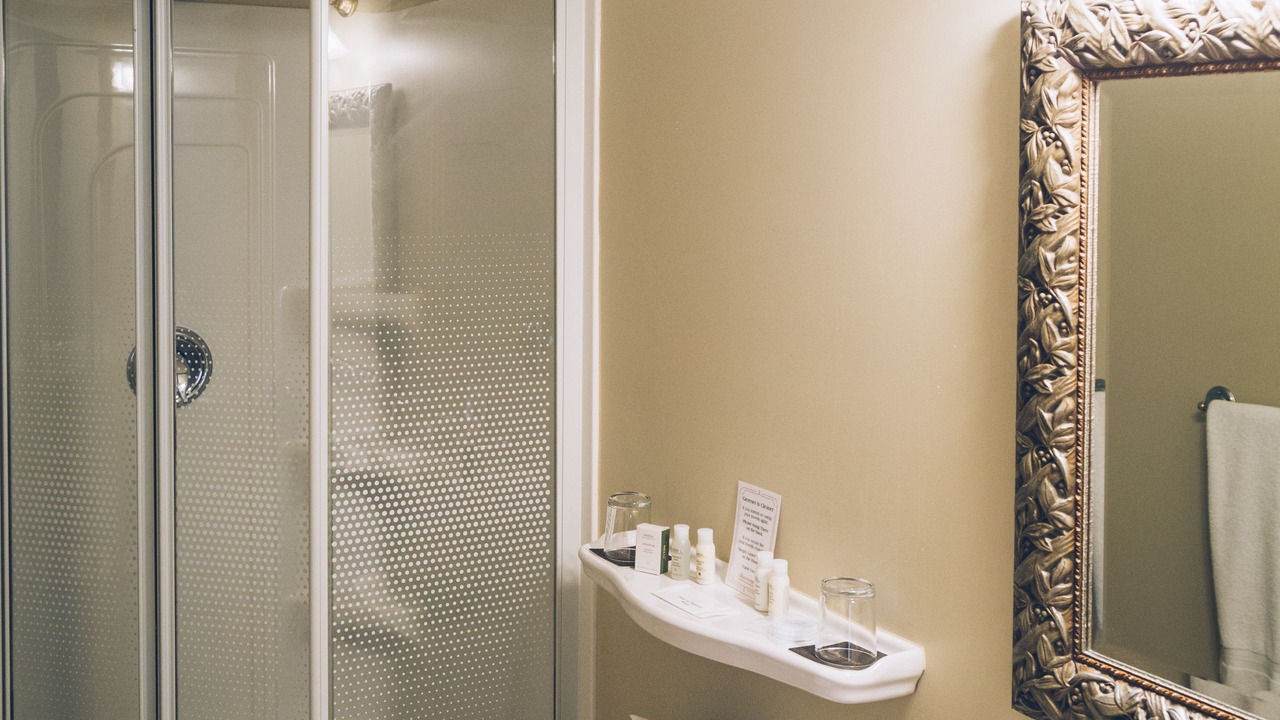 Photo of Bathroom in Queens Square