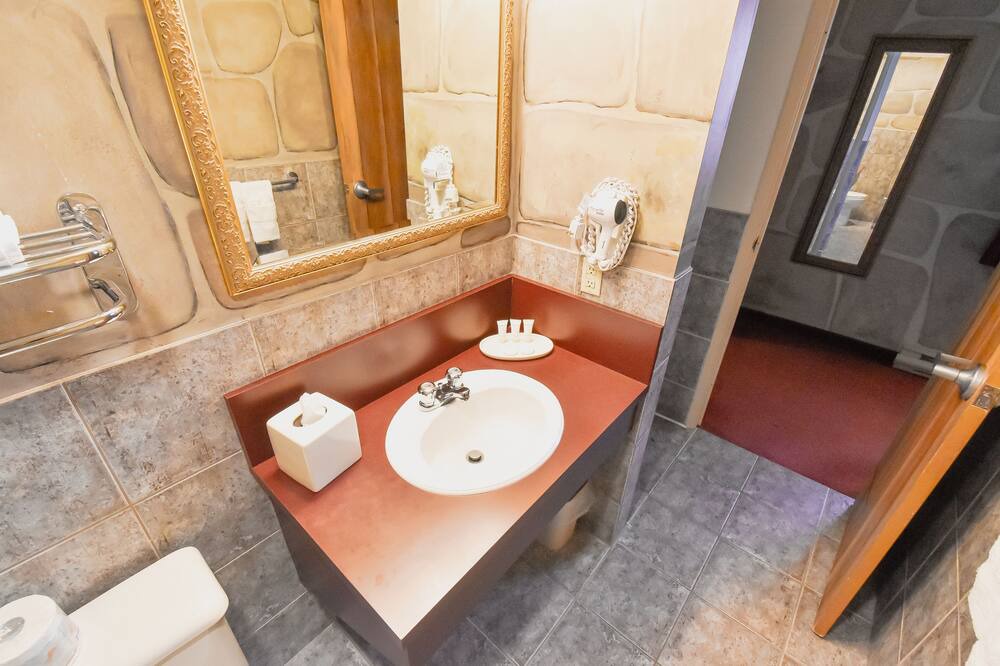 Photo of Bathroom in Fort Gary