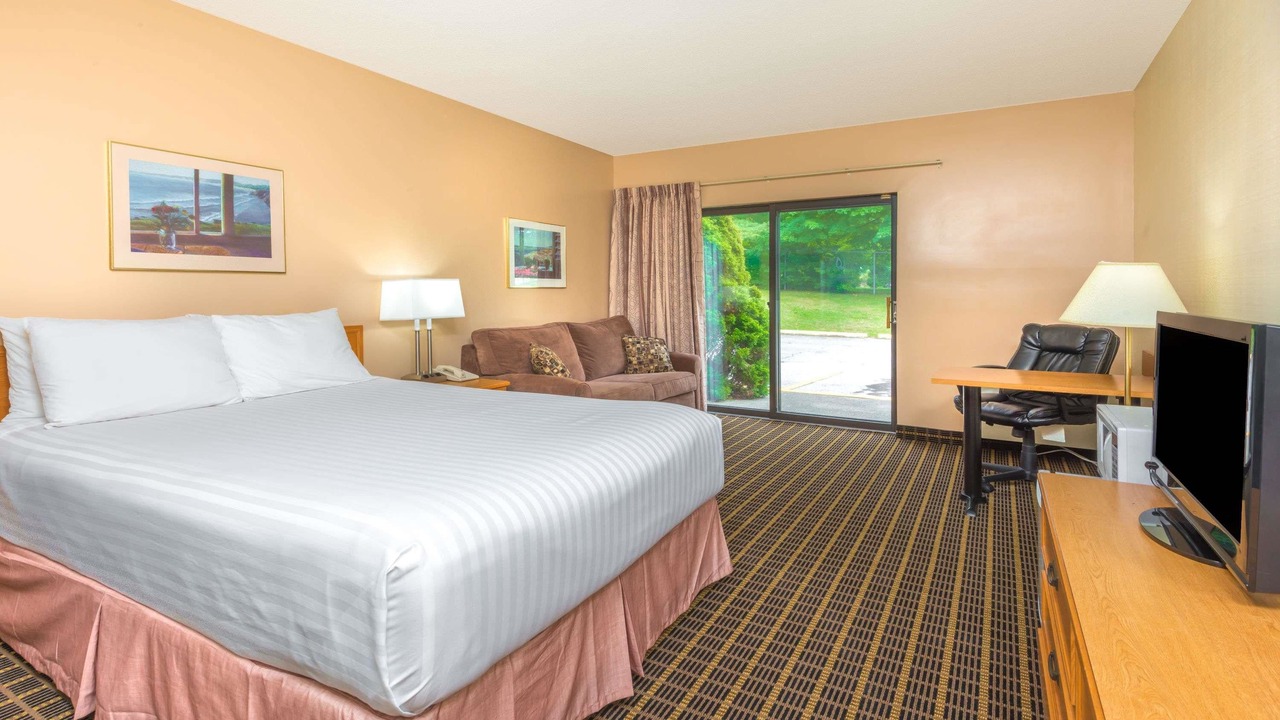 Photo of Bedroom in Tillsonburg