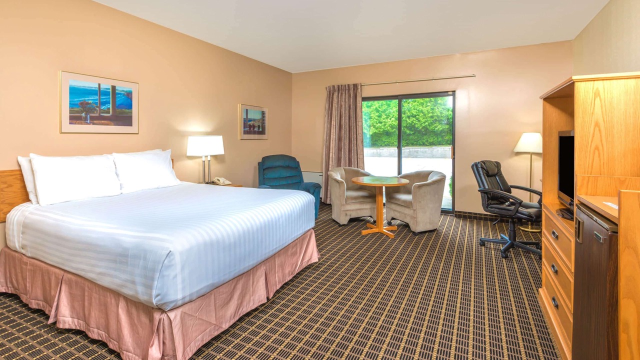 Photo of Bedroom in Tillsonburg